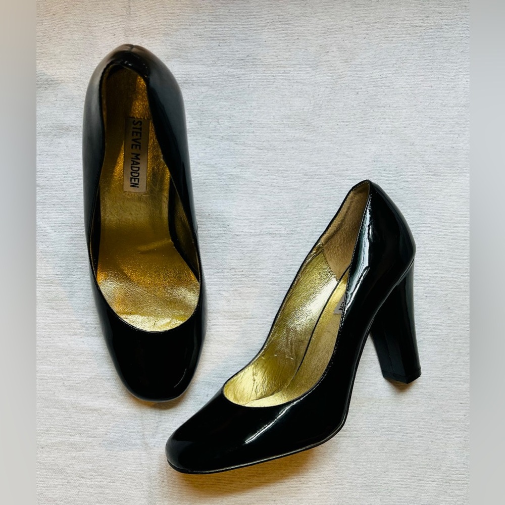 Steve Madden black patten leather chunky heel. Size 9.5